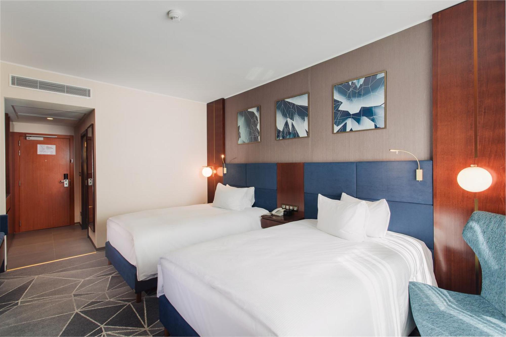 Doubletree By Hilton Hotel Cluj - City Plaza Exterior photo Deluxe room