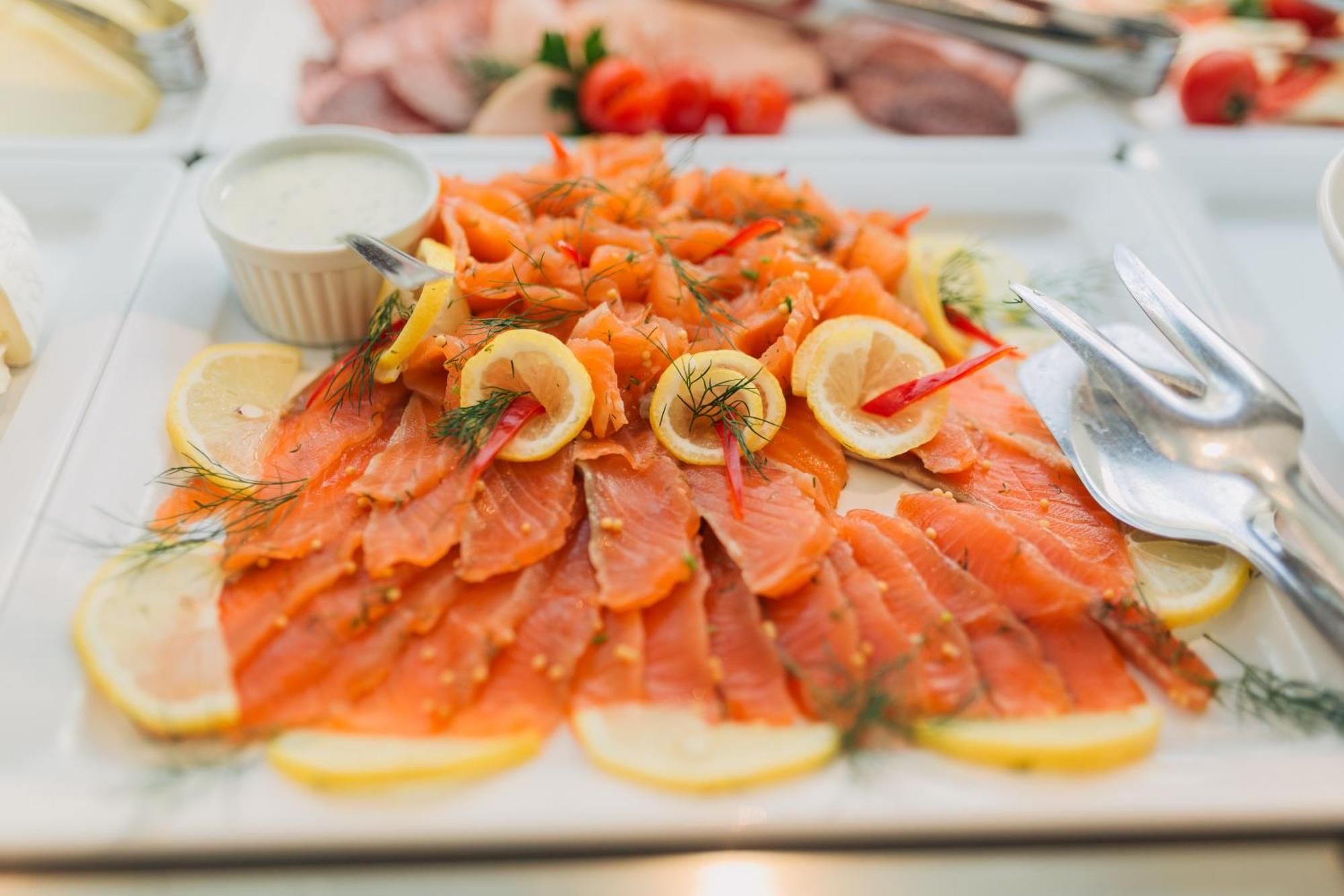 Doubletree By Hilton Hotel Cluj - City Plaza Exterior photo Smoked salmon