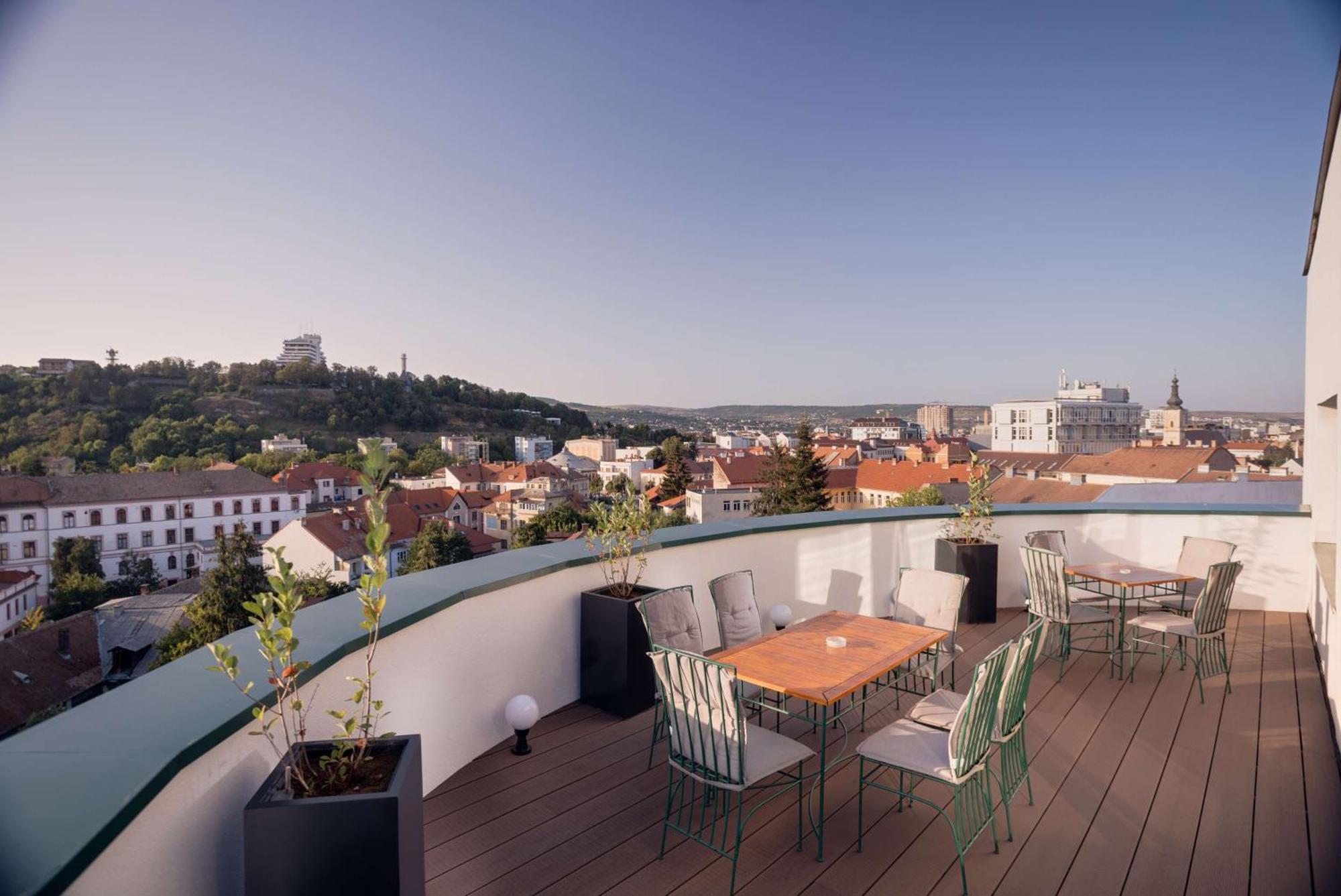 Doubletree By Hilton Hotel Cluj - City Plaza Exterior photo Rooftop terrace