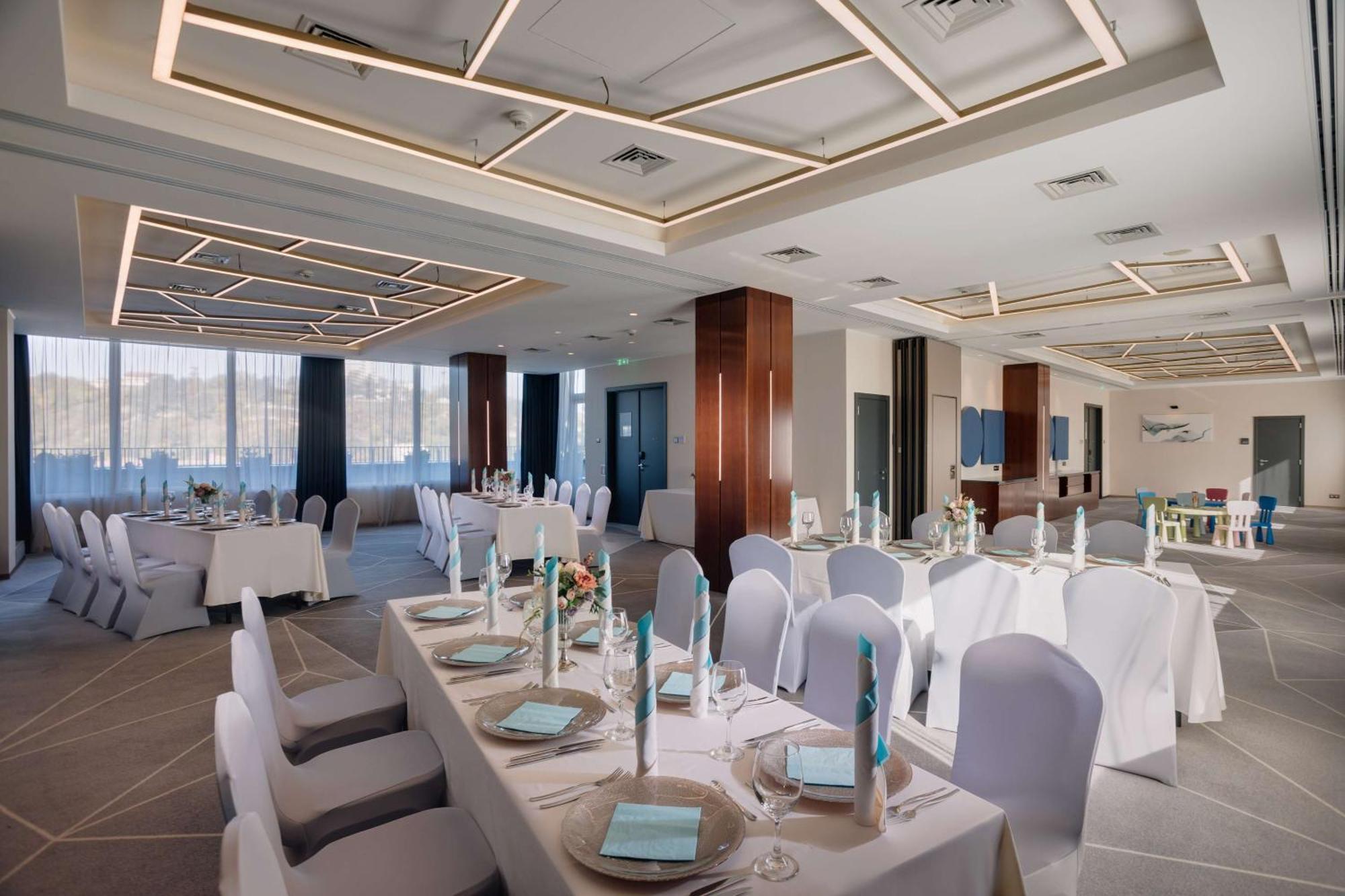 Doubletree By Hilton Hotel Cluj - City Plaza Exterior photo The ballroom at the hotel