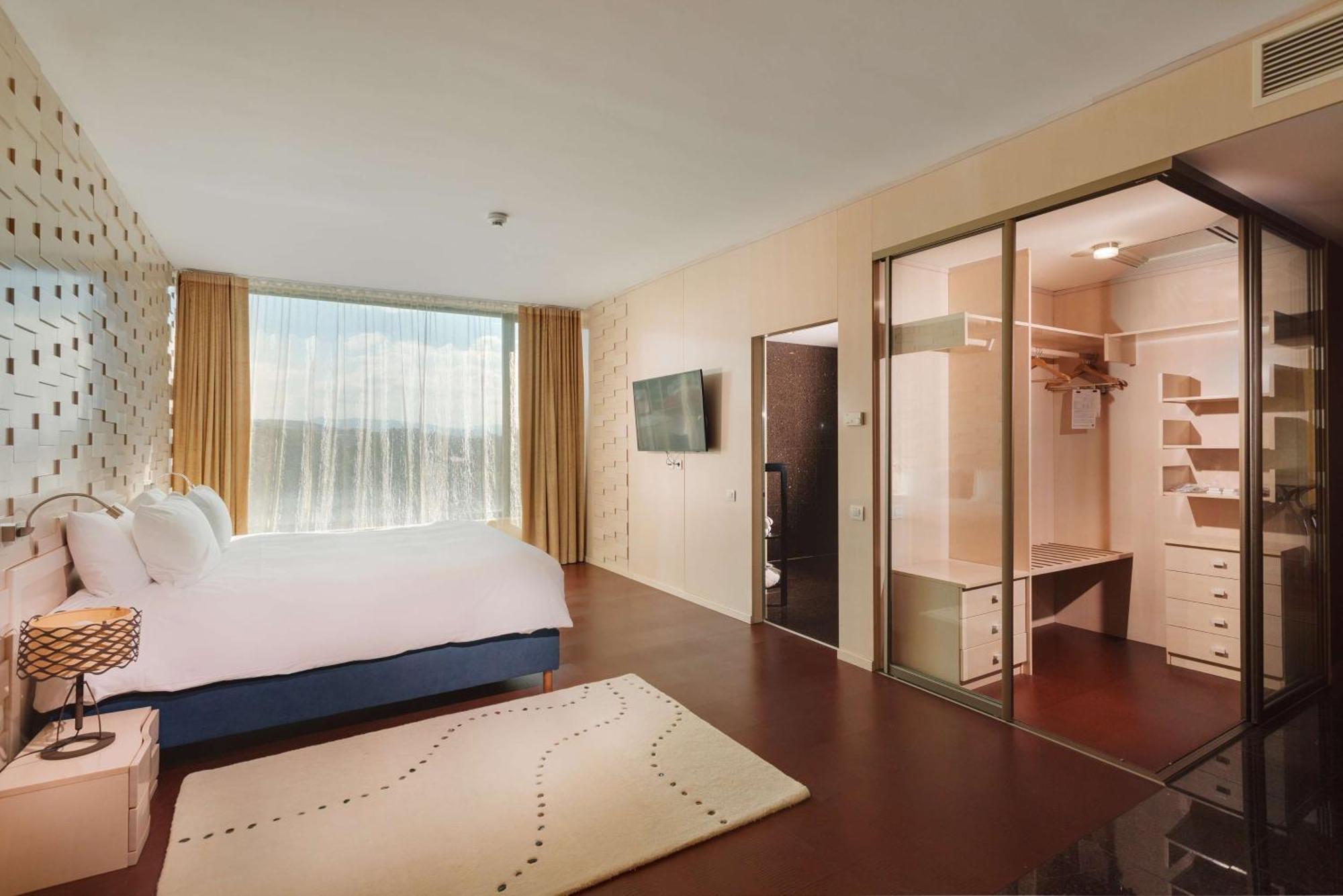 Doubletree By Hilton Hotel Cluj - City Plaza Exterior photo Suite
