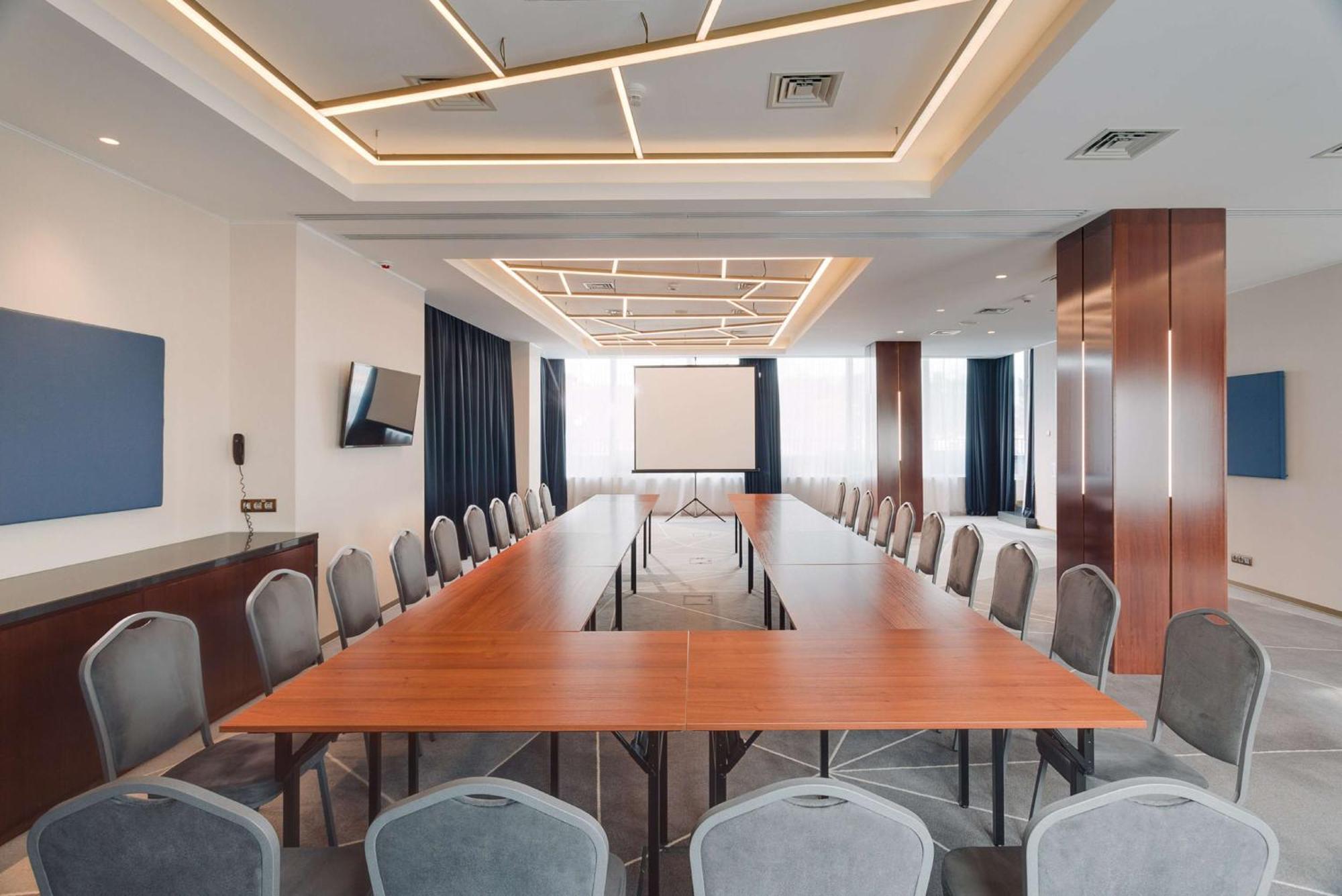 Doubletree By Hilton Hotel Cluj - City Plaza Exterior photo Meeting room