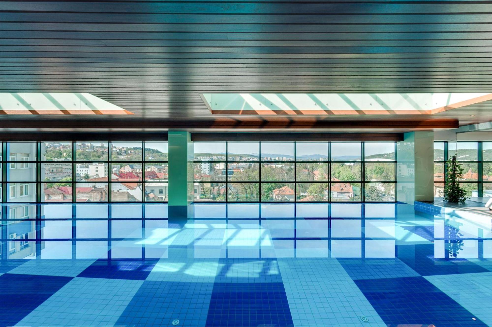 Doubletree By Hilton Hotel Cluj - City Plaza Exterior photo The interior of the hotel