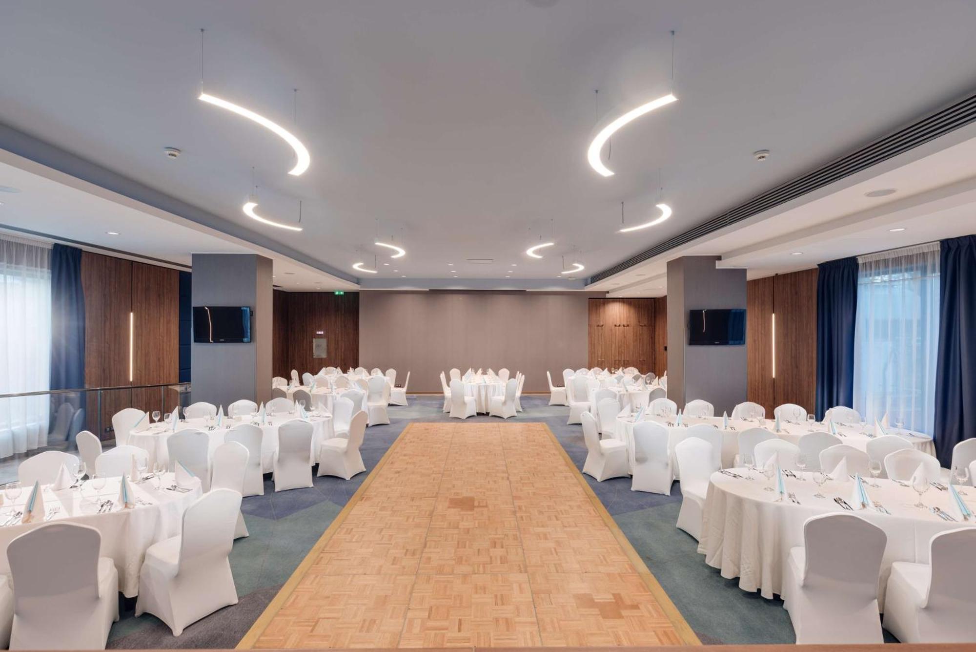Doubletree By Hilton Hotel Cluj - City Plaza Exterior photo The ballroom