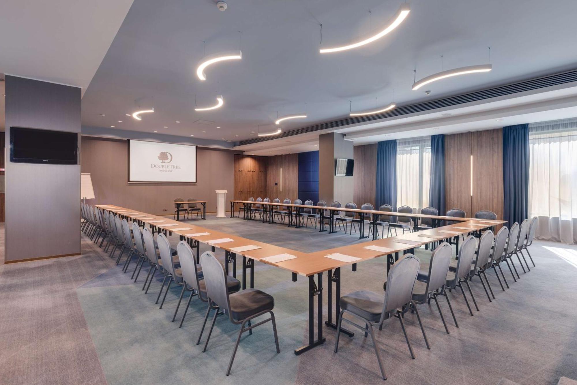 Doubletree By Hilton Hotel Cluj - City Plaza Exterior photo Meeting room