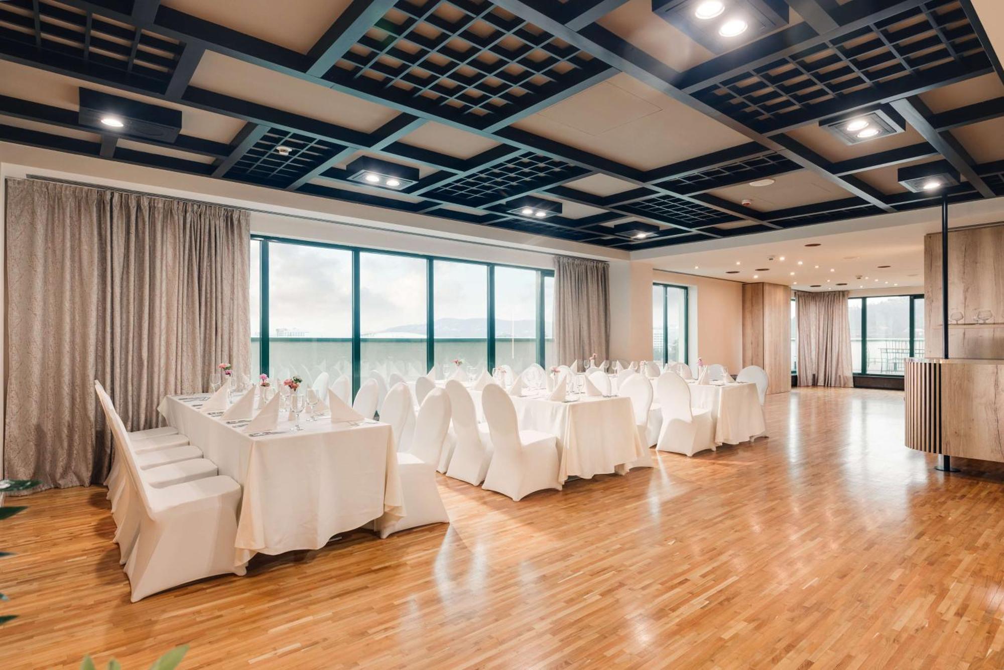 Doubletree By Hilton Hotel Cluj - City Plaza Exterior photo The ballroom